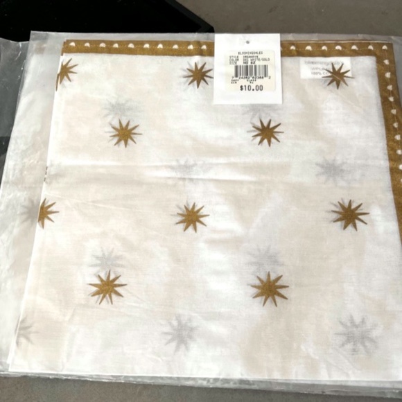 BLOOMINGDALE Other - BLOOMINGDALE - NAPKINS  - COTTON WHITE N GOLD.  NWT